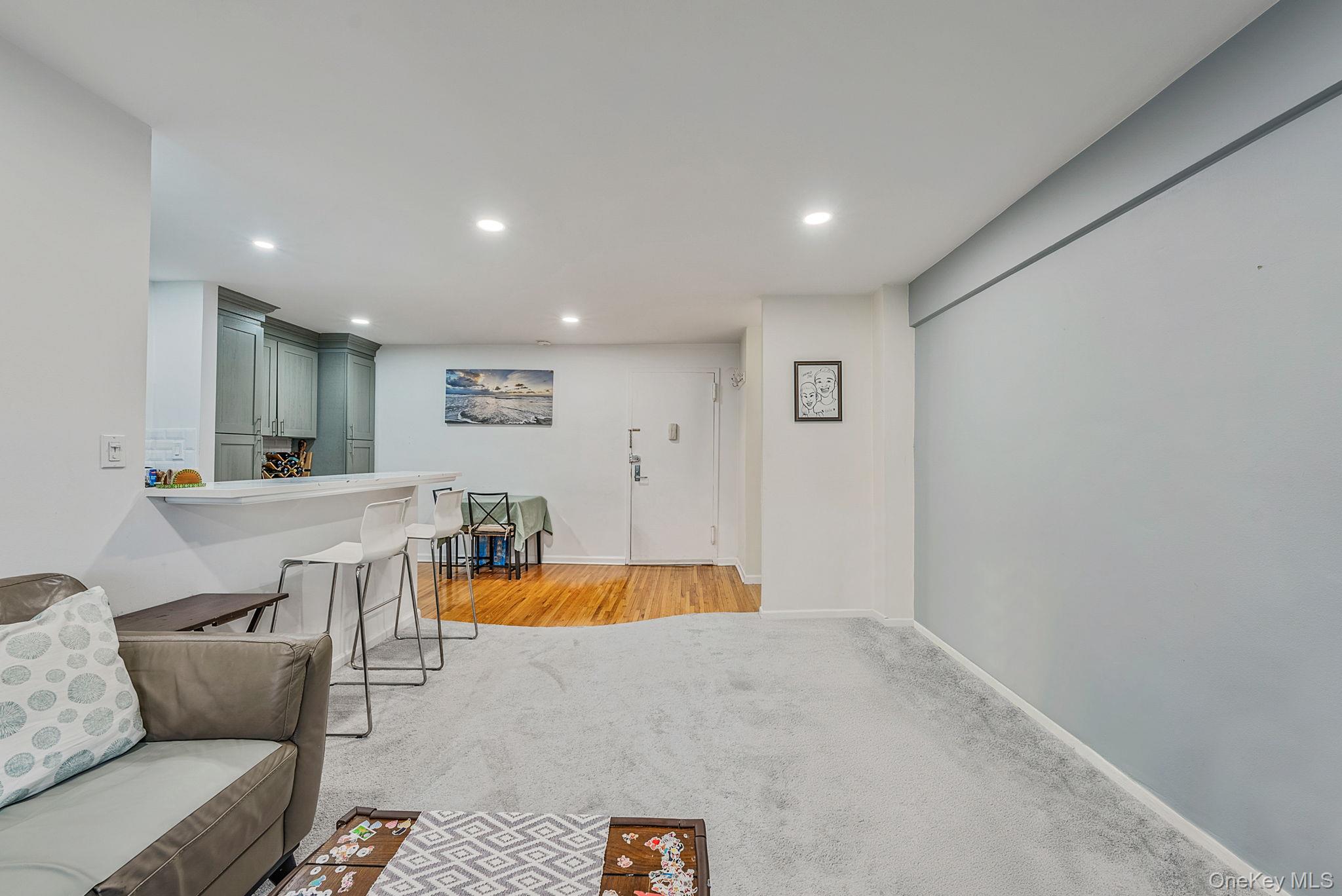 25 Park Place # 2L, Great Neck, NY 11021