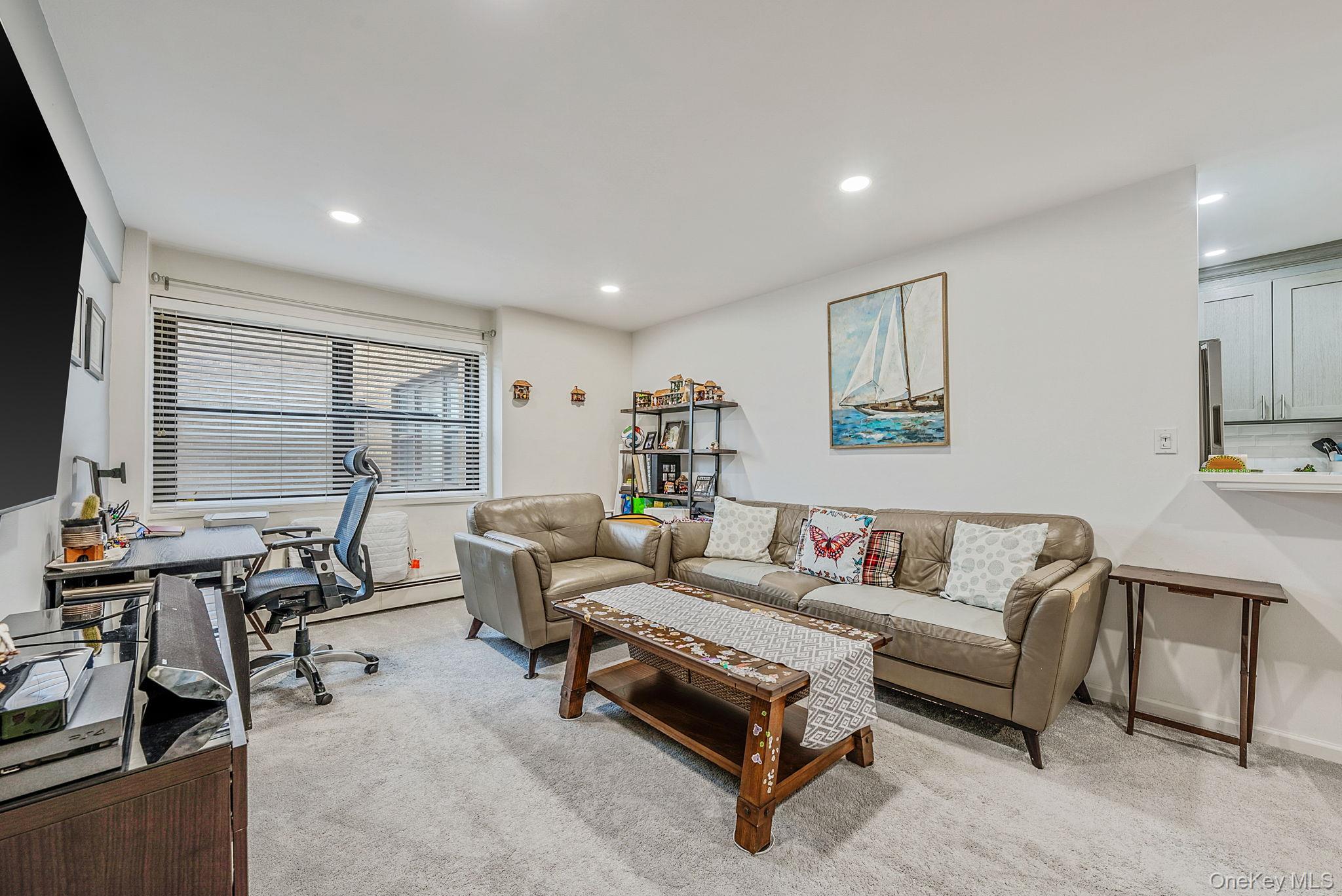 25 Park Place # 2L, Great Neck, NY 11021