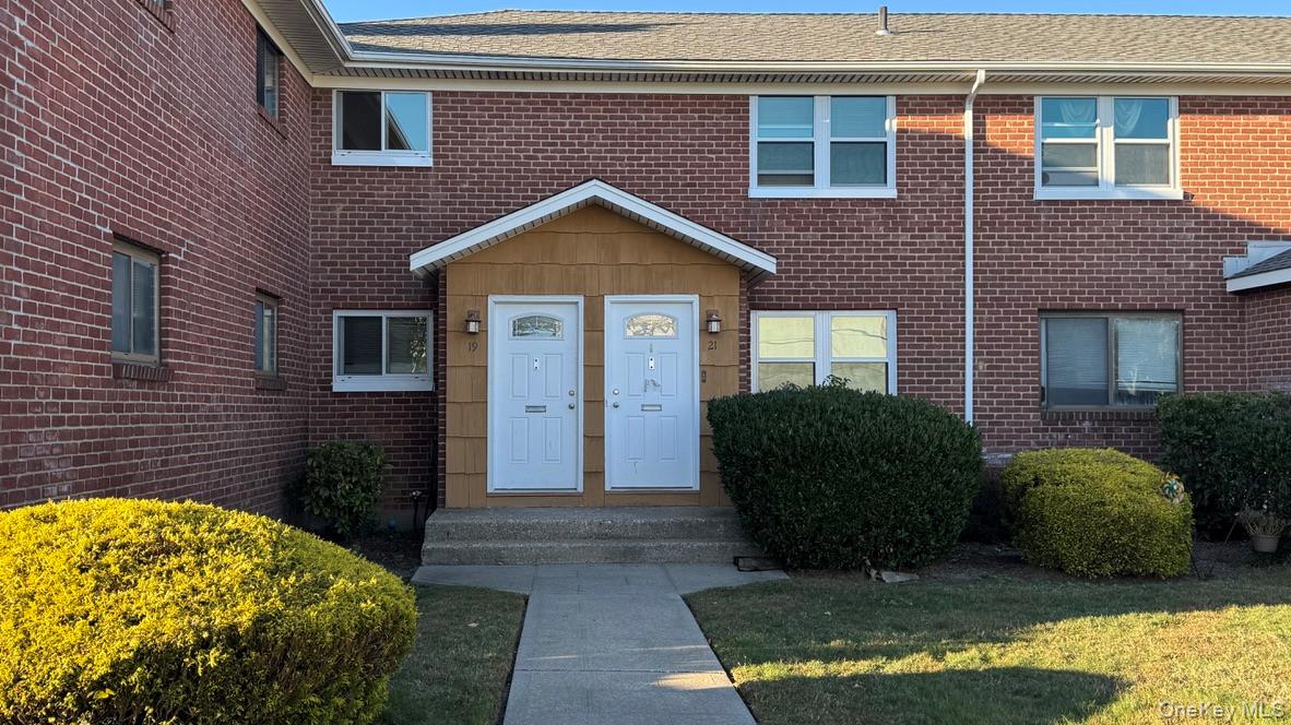 21 Barbara Court # 21, Sayville, NY 11782