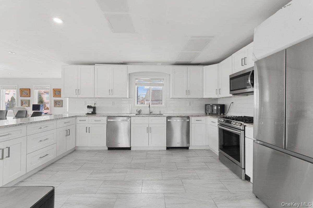 1136 W Broadway, Hewlett, NY 11557