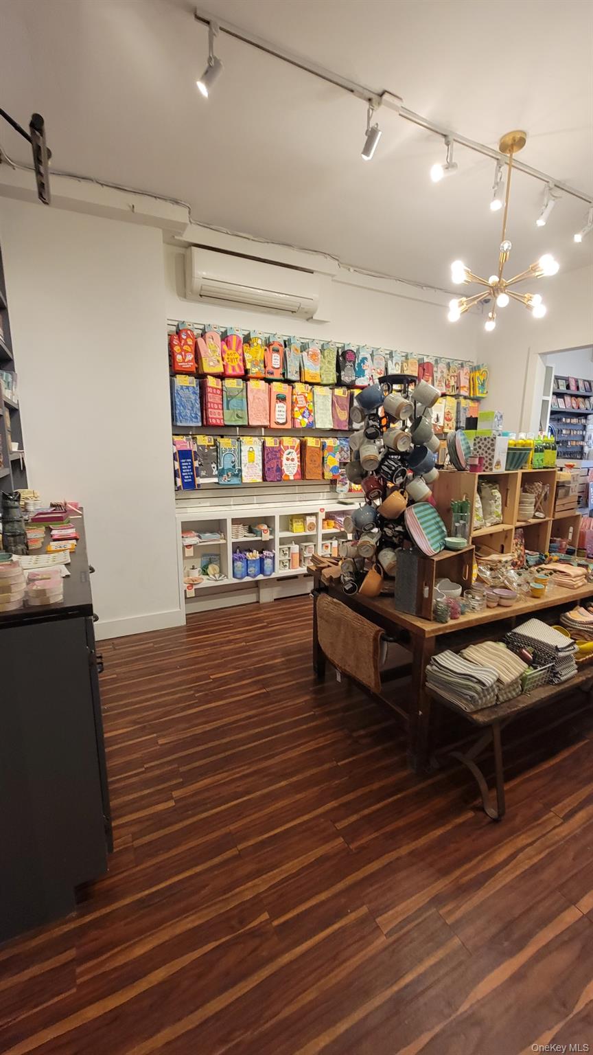 3215 33 Street, Astoria, NY 11106