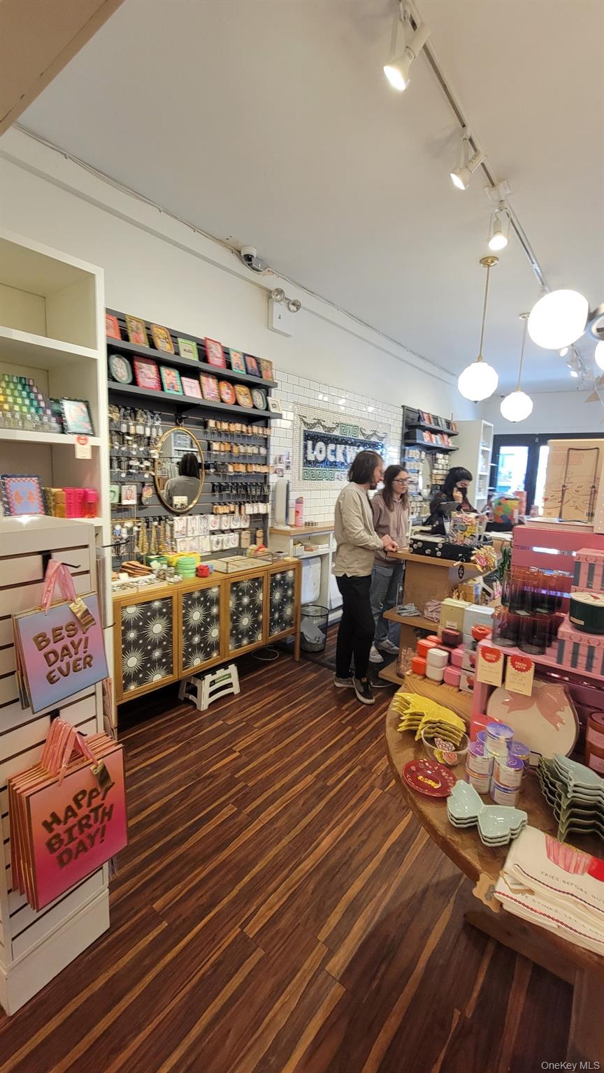 3215 33 Street, Astoria, NY 11106