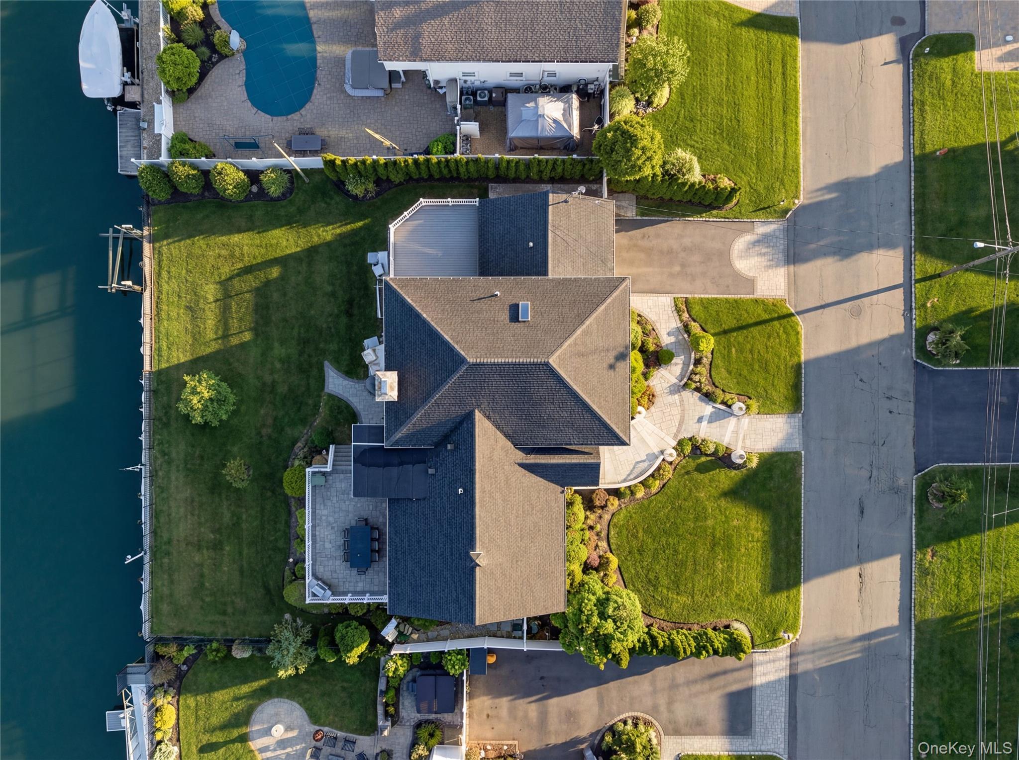 14 Club Drive, Massapequa, NY 11758