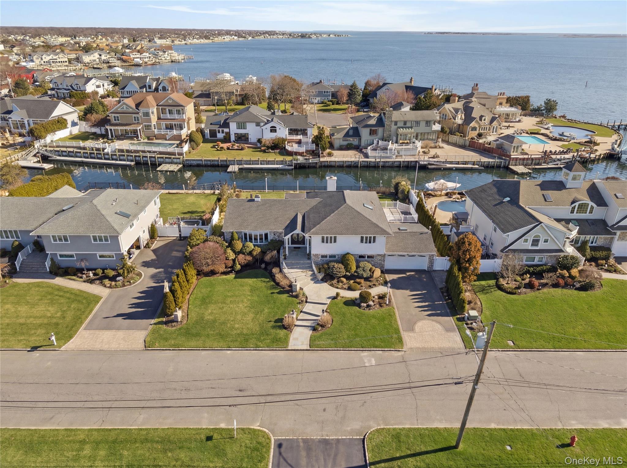 14 Club Drive, Massapequa, NY 11758