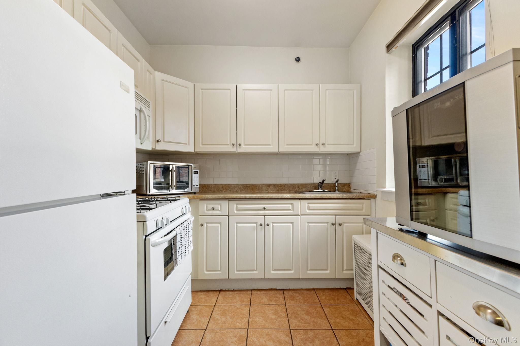 45 Pondfield Road W # 6E, Bronxville, NY 10708