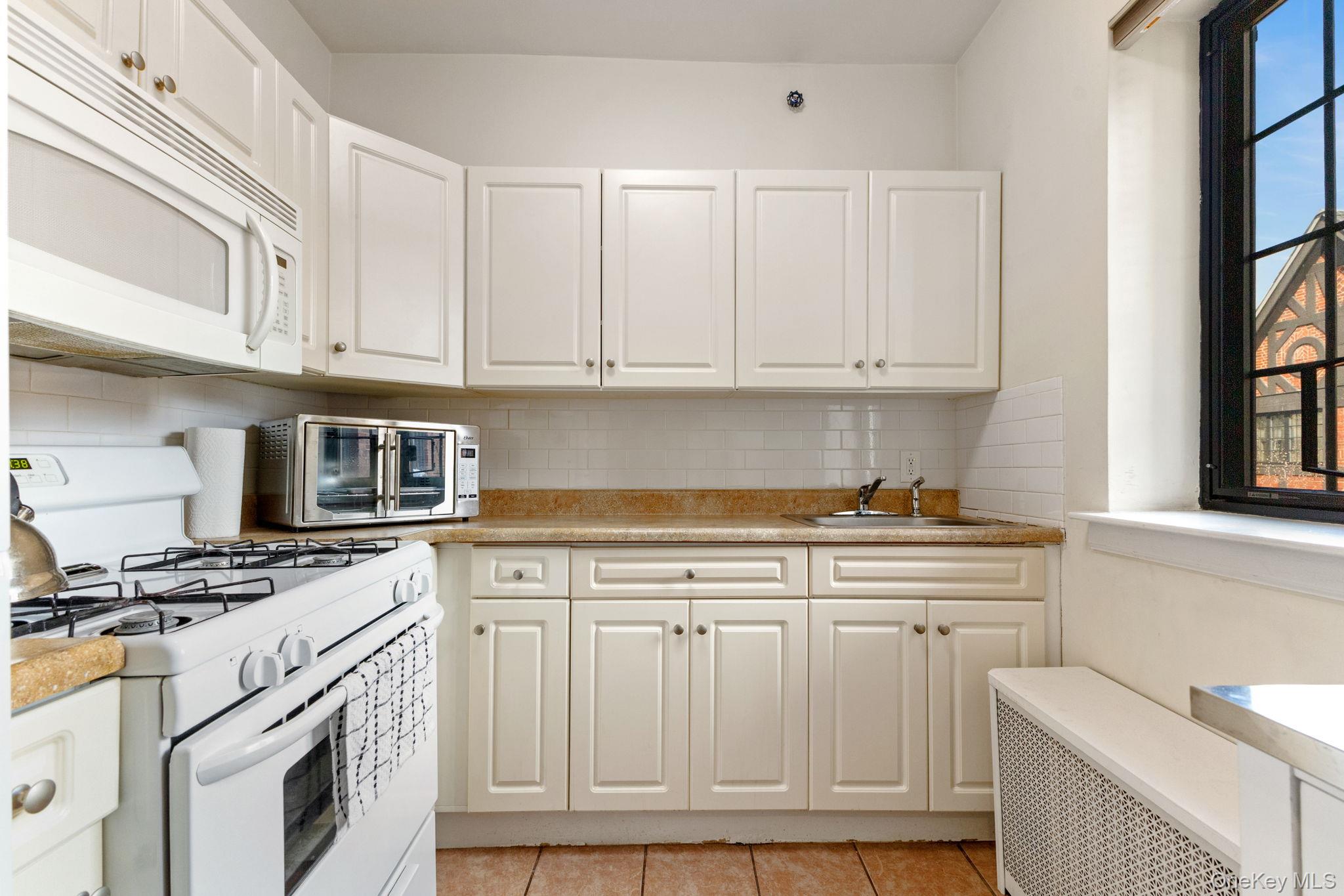 45 Pondfield Road W # 6E, Bronxville, NY 10708