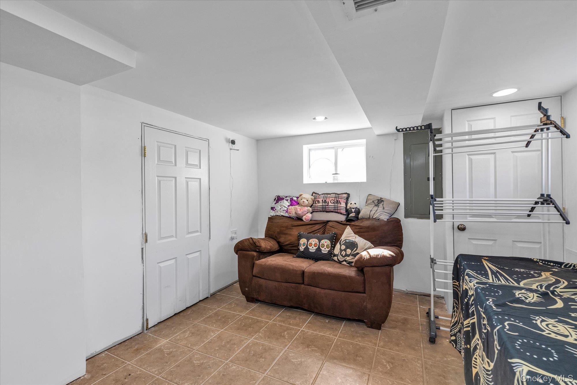 528 Carpenter Avenue, Oceanside, NY 11572