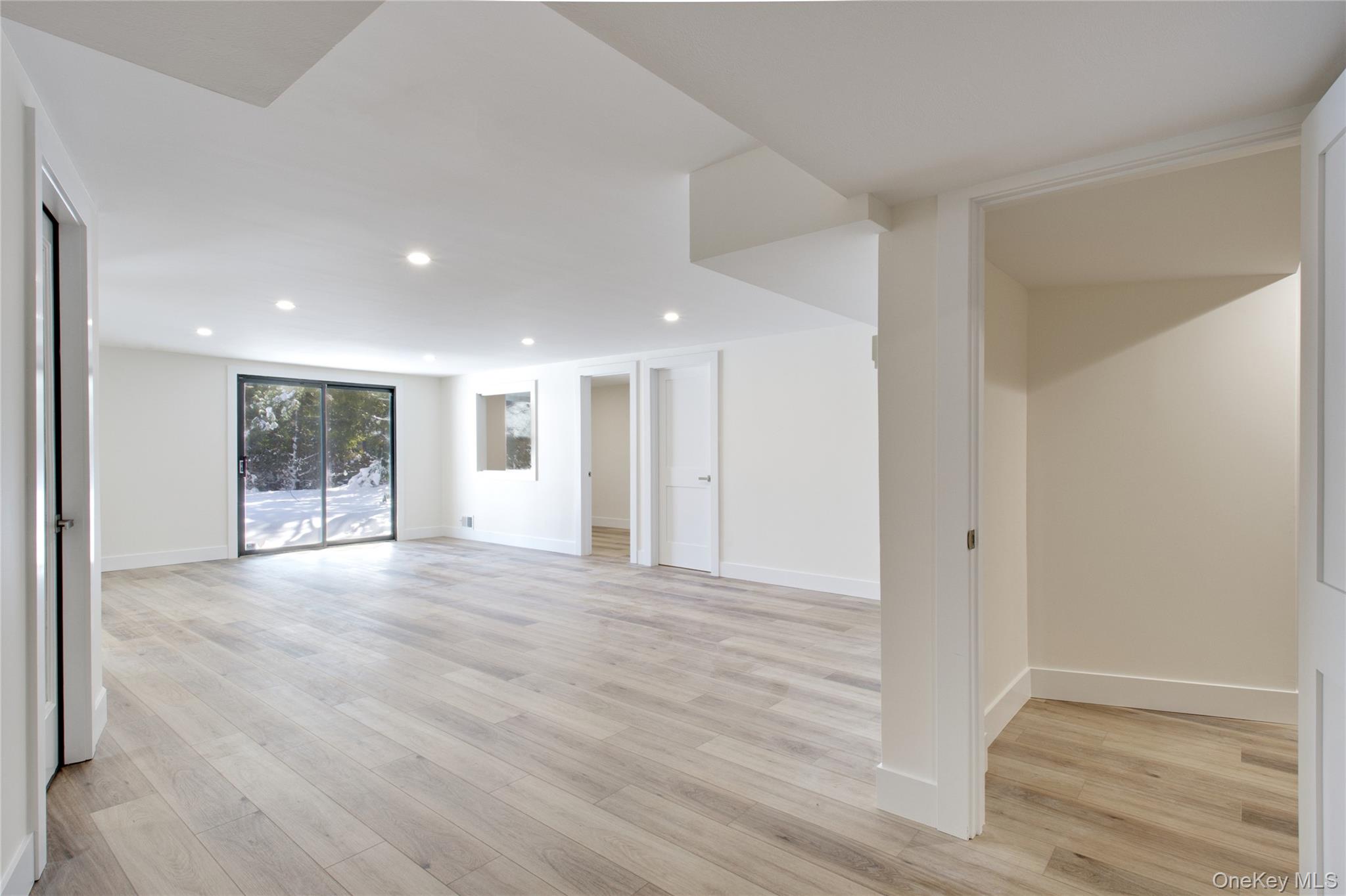 29 Woodland Drive, Roslyn, NY 11576