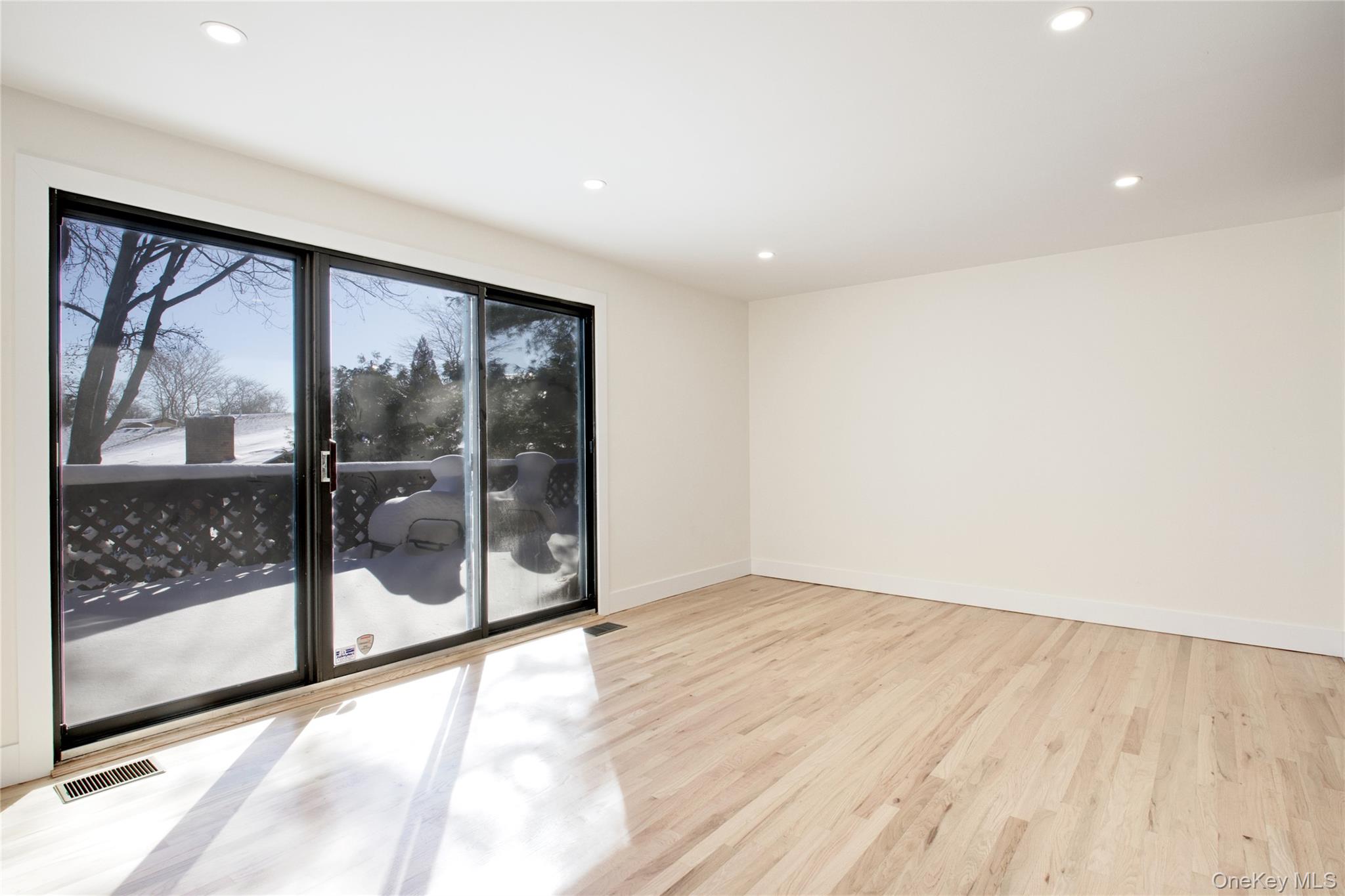 29 Woodland Drive, Roslyn, NY 11576