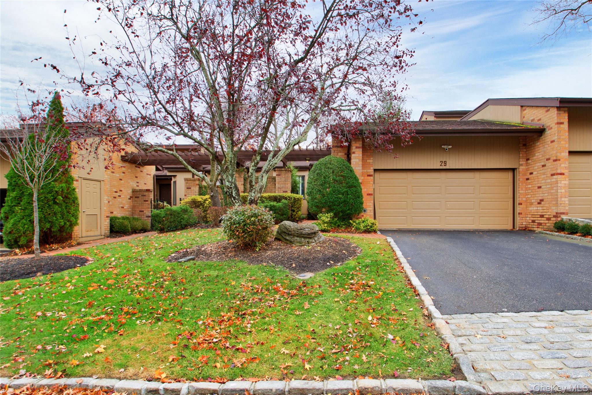 29 Woodland Drive, Roslyn, NY 11576