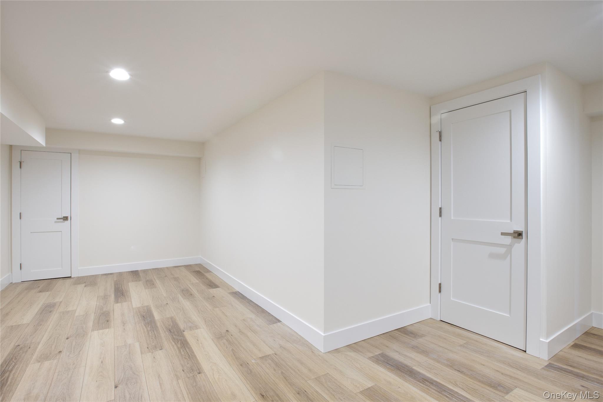 29 Woodland Drive, Roslyn, NY 11576