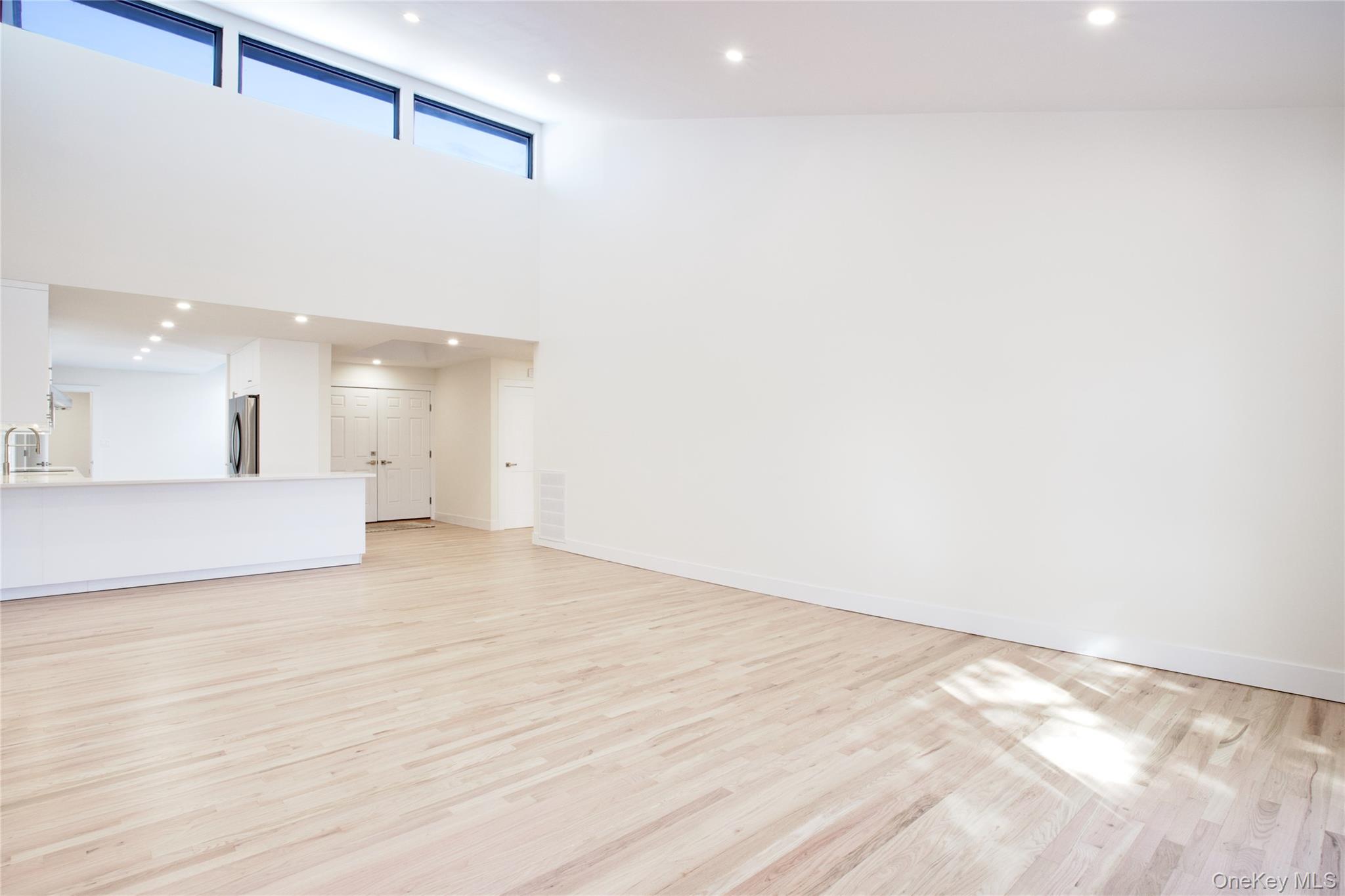 29 Woodland Drive, Roslyn, NY 11576