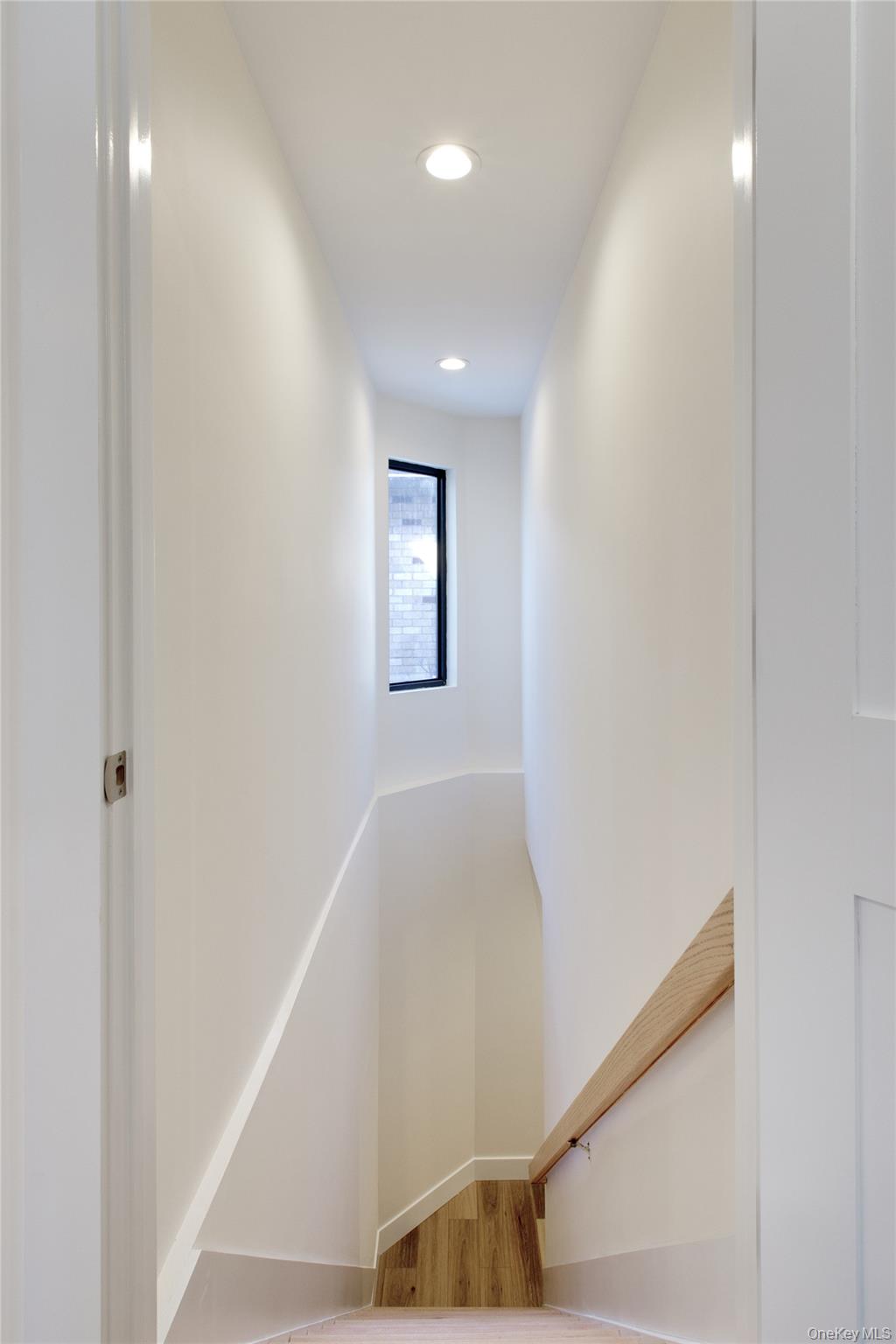 29 Woodland Drive, Roslyn, NY 11576