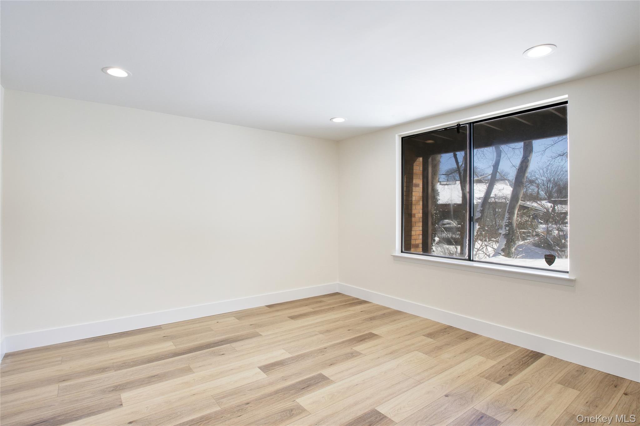 29 Woodland Drive, Roslyn, NY 11576