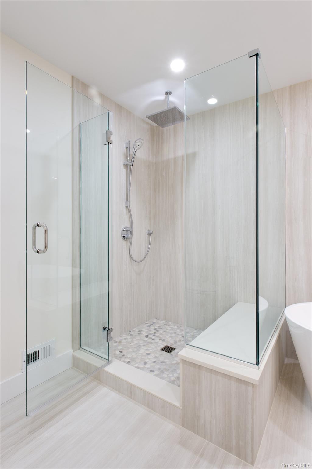 29 Woodland Drive, Roslyn, NY 11576