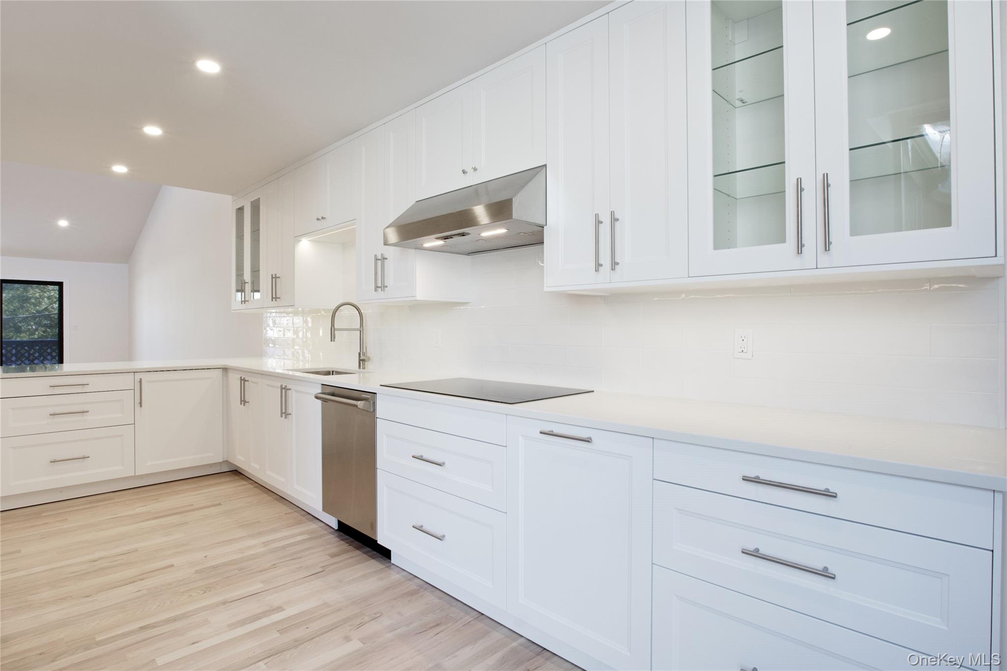 29 Woodland Drive, Roslyn, NY 11576