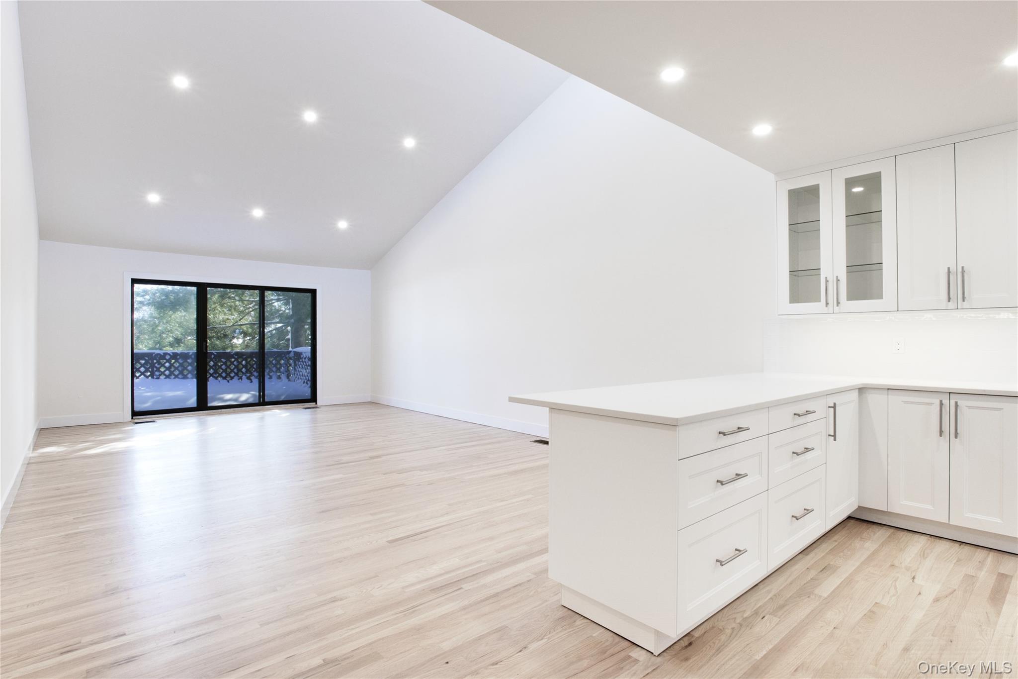 29 Woodland Drive, Roslyn, NY 11576