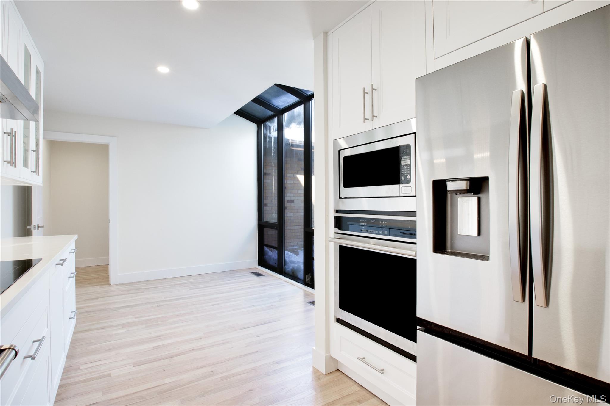 29 Woodland Drive, Roslyn, NY 11576