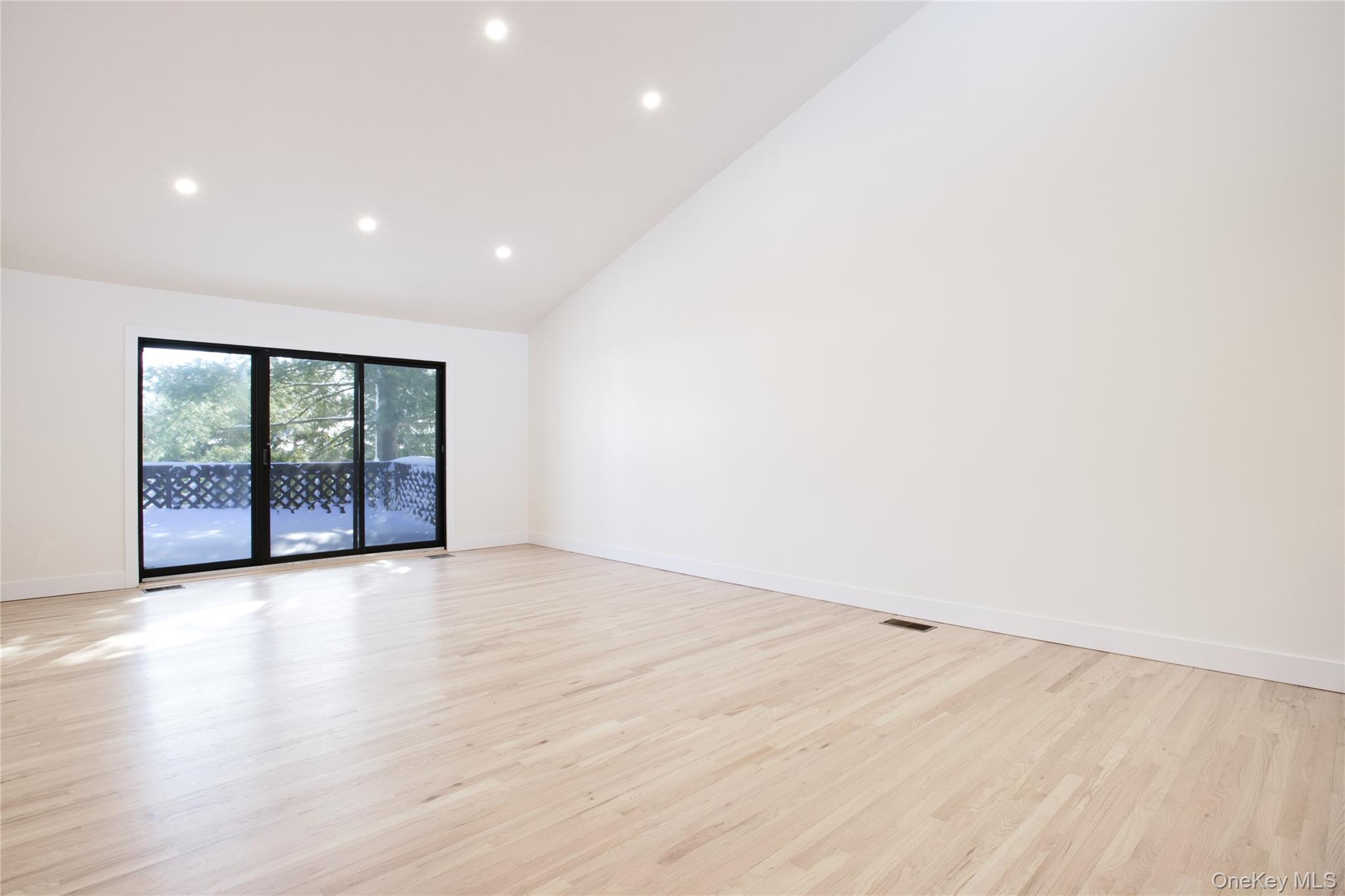 29 Woodland Drive, Roslyn, NY 11576