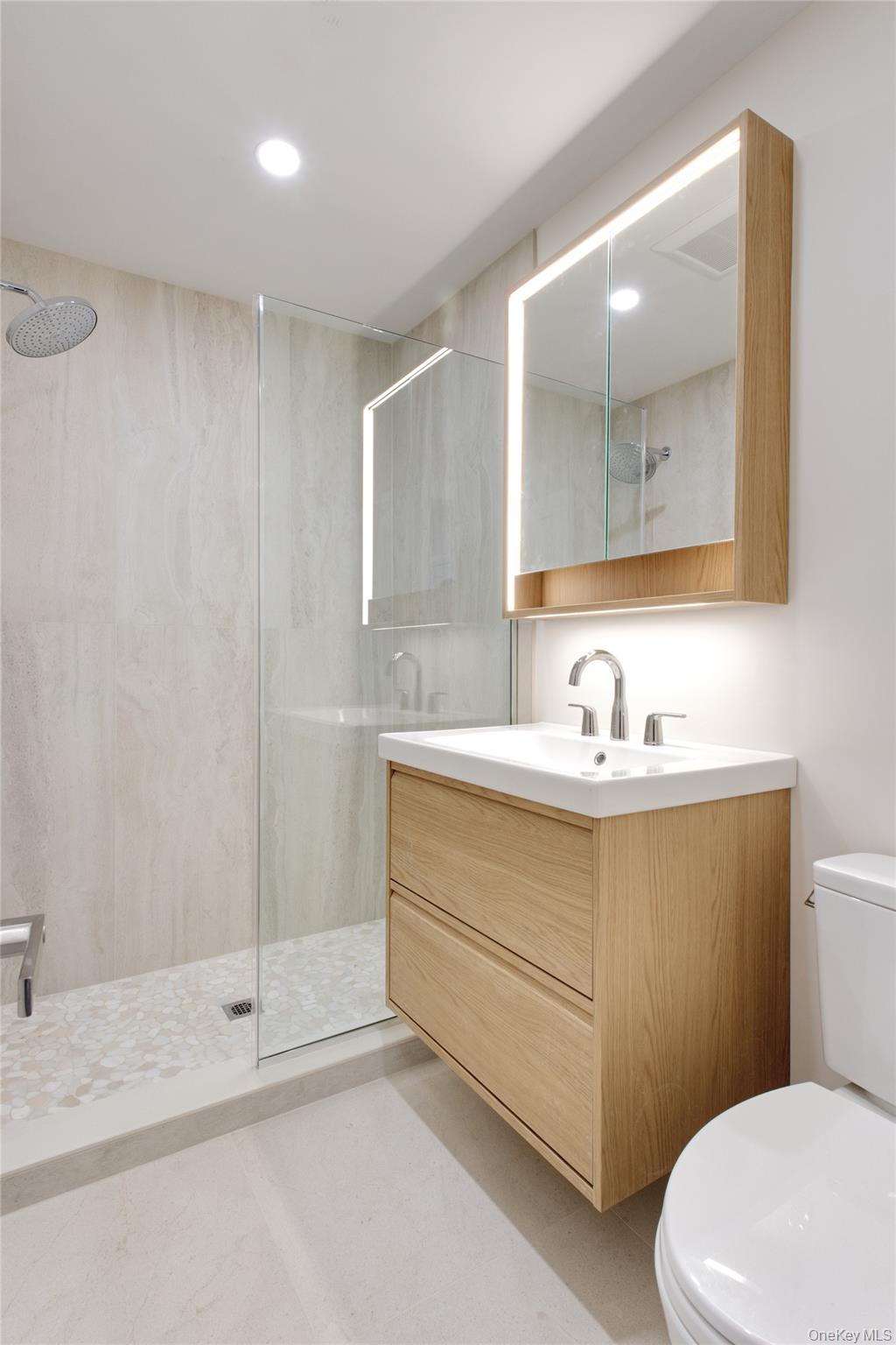 29 Woodland Drive, Roslyn, NY 11576