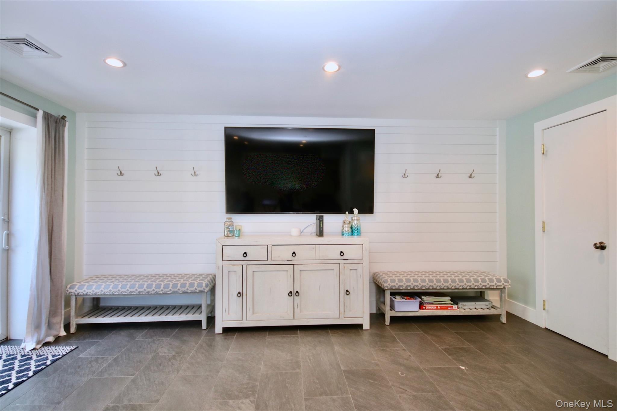 28 Old Trail Road, Water Mill, NY 11976