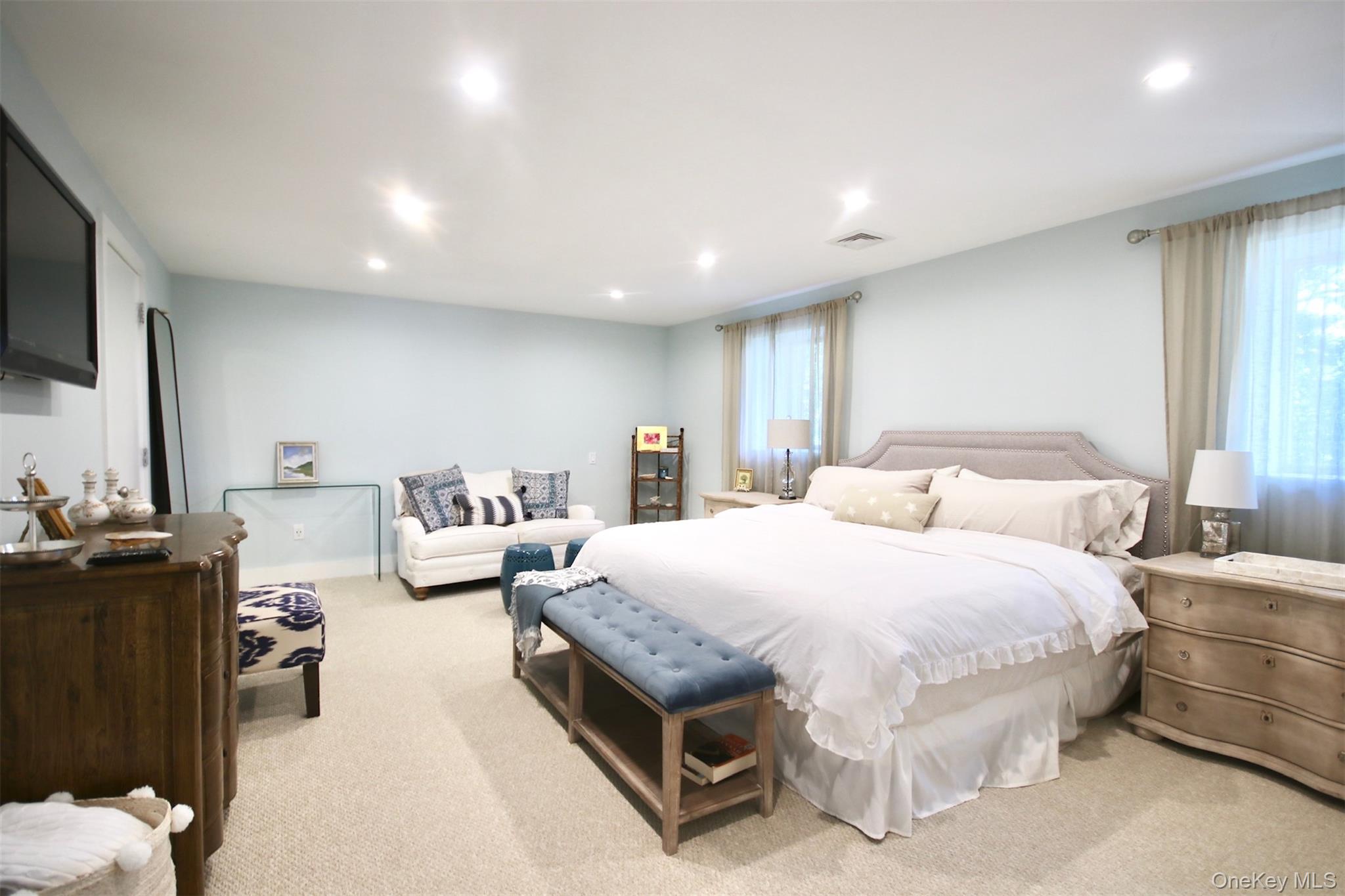 28 Old Trail Road, Water Mill, NY 11976