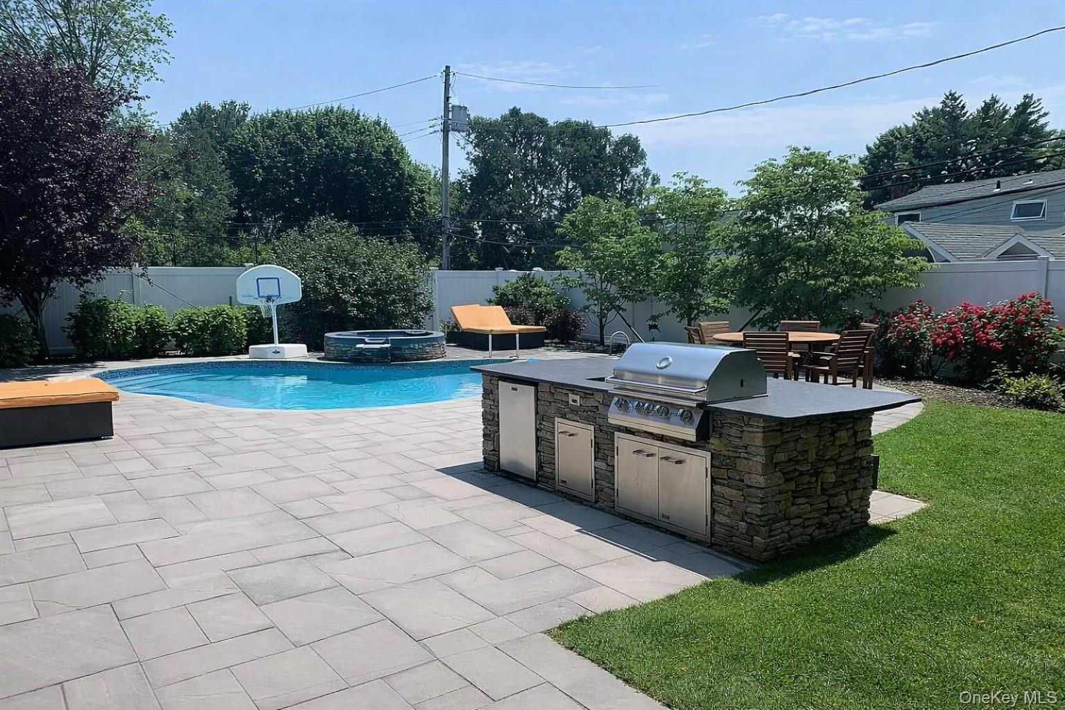 24 Willets Avenue, Syosset, NY 11791