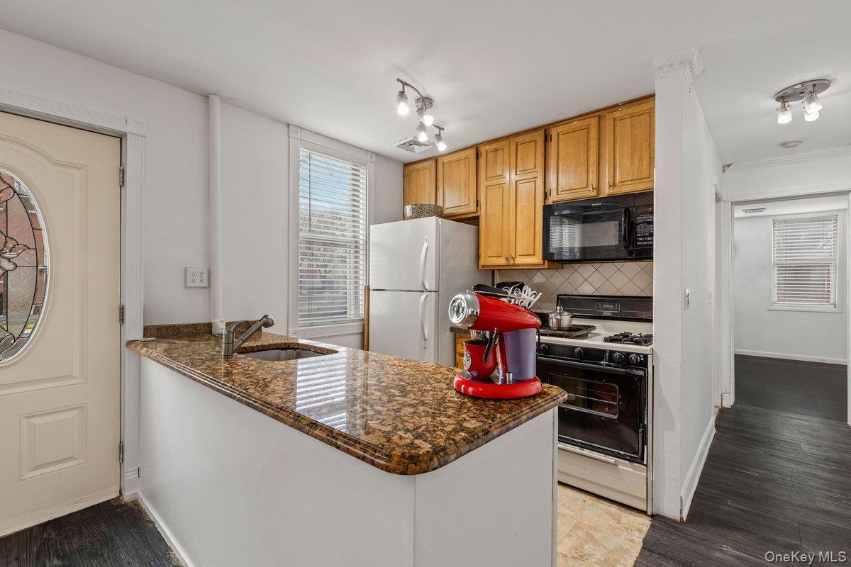 233 Sunset Boulevard # 9233F, Bronx, NY 10473