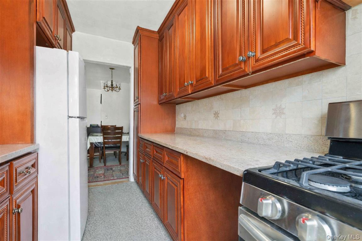 141-05 Pershing Crescent # 516, Briarwood, NY 11435