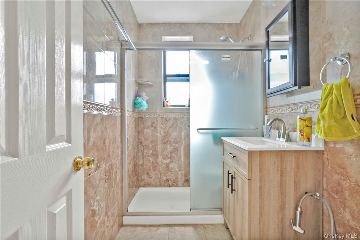 141-05 Pershing Crescent # 516, Briarwood, NY 11435