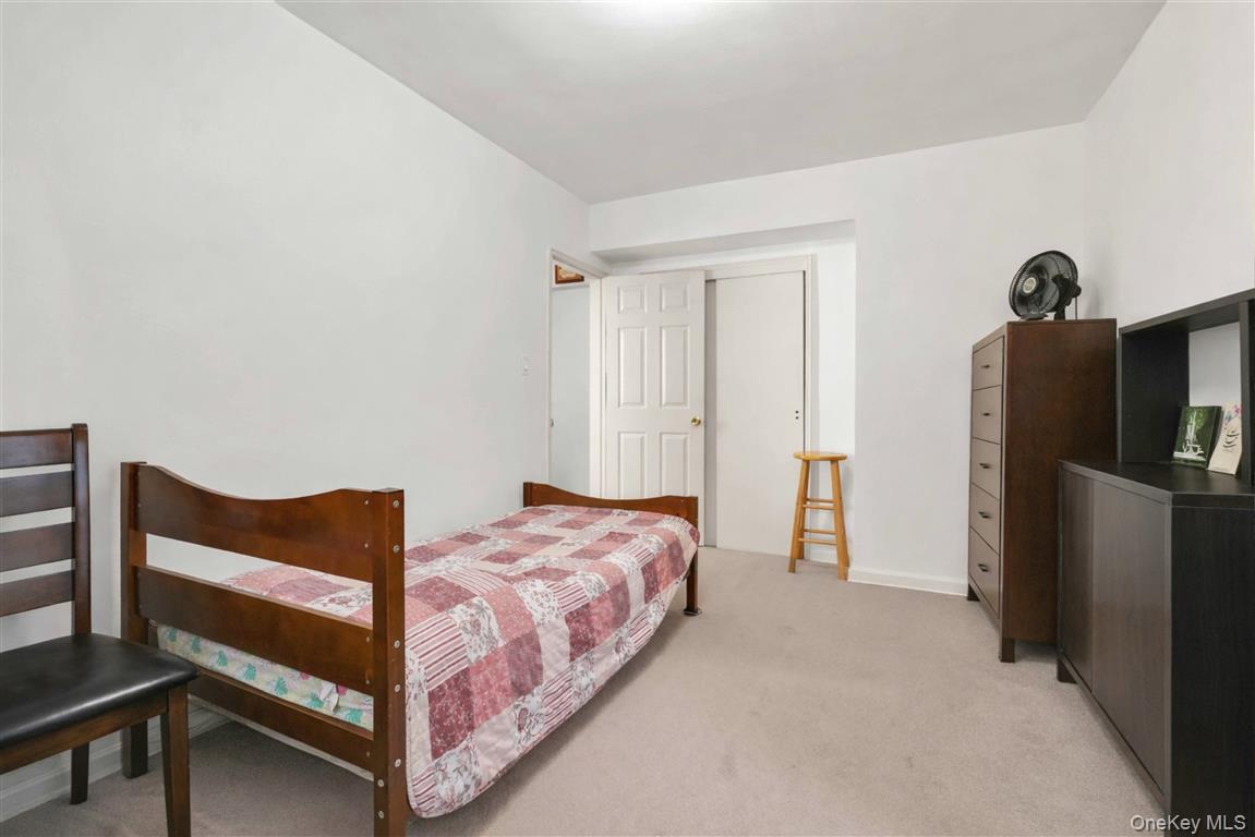 141-05 Pershing Crescent # 516, Briarwood, NY 11435