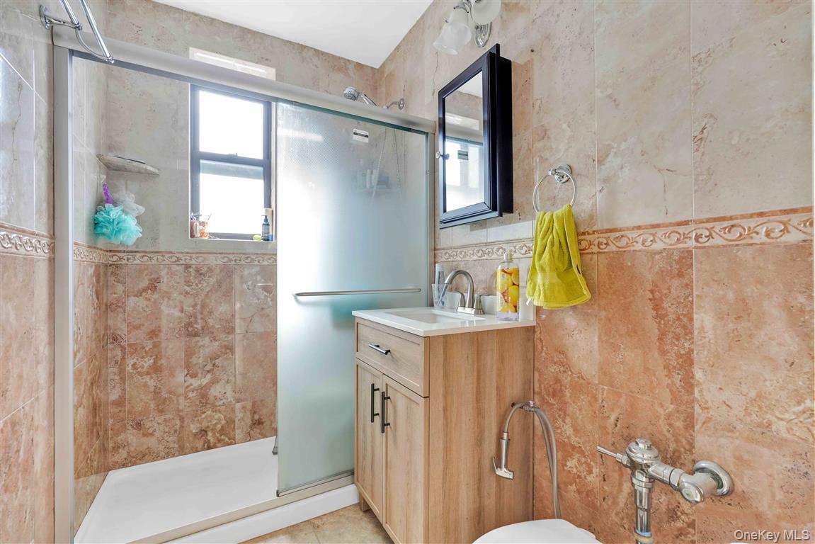 141-05 Pershing Crescent # 516, Briarwood, NY 11435