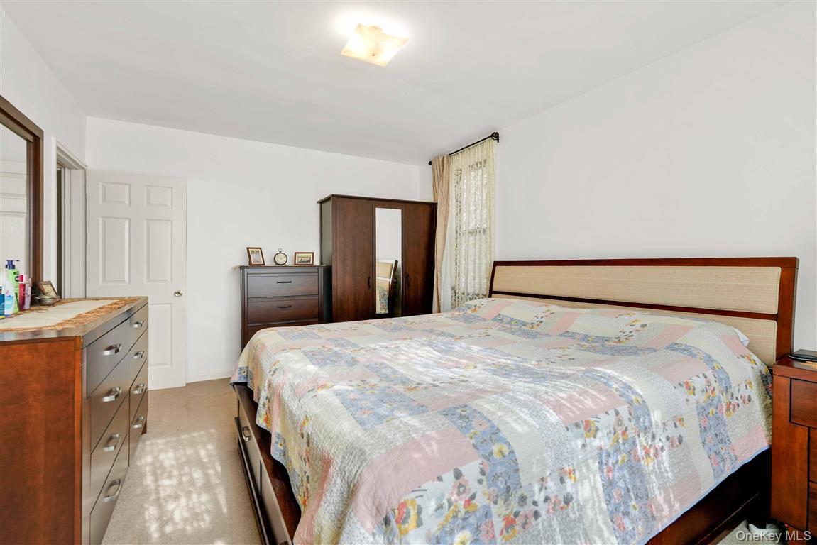 141-05 Pershing Crescent # 516, Briarwood, NY 11435