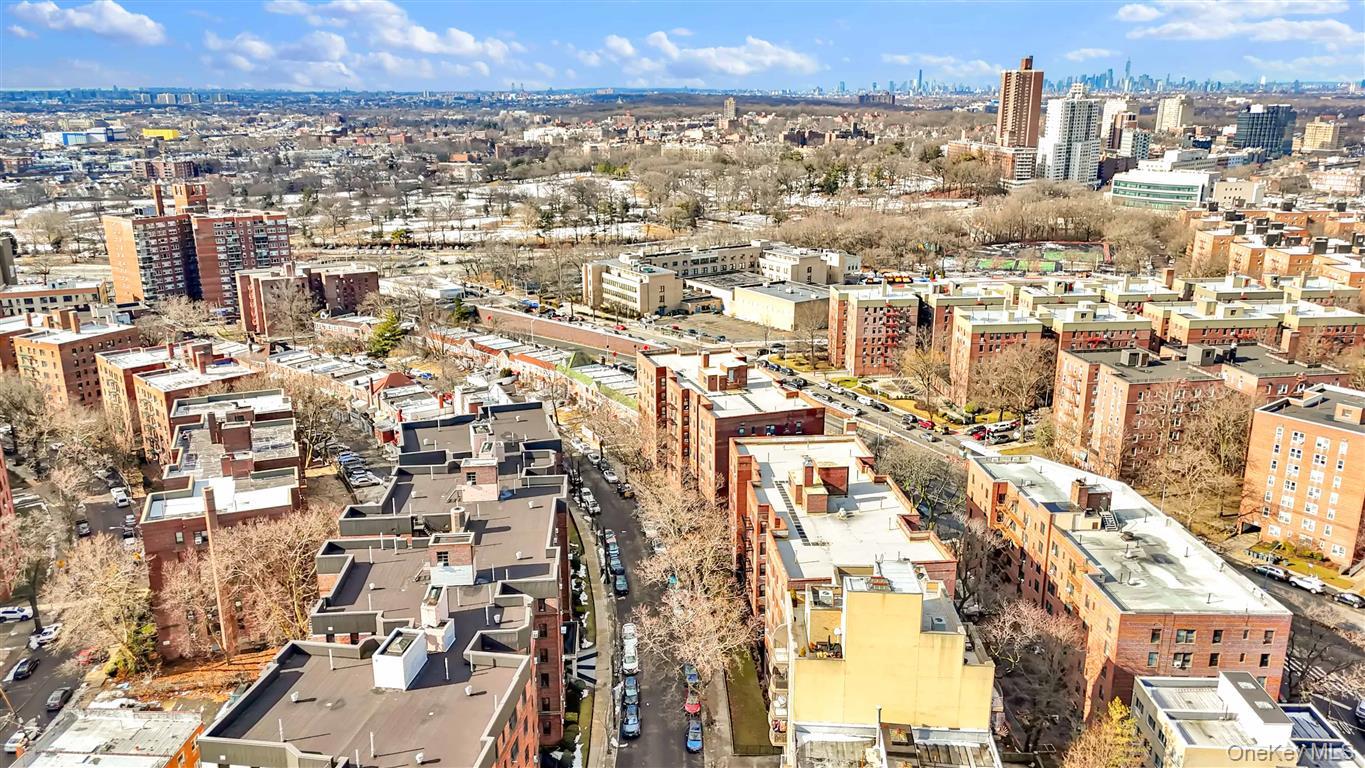 141-05 Pershing Crescent # 516, Briarwood, NY 11435