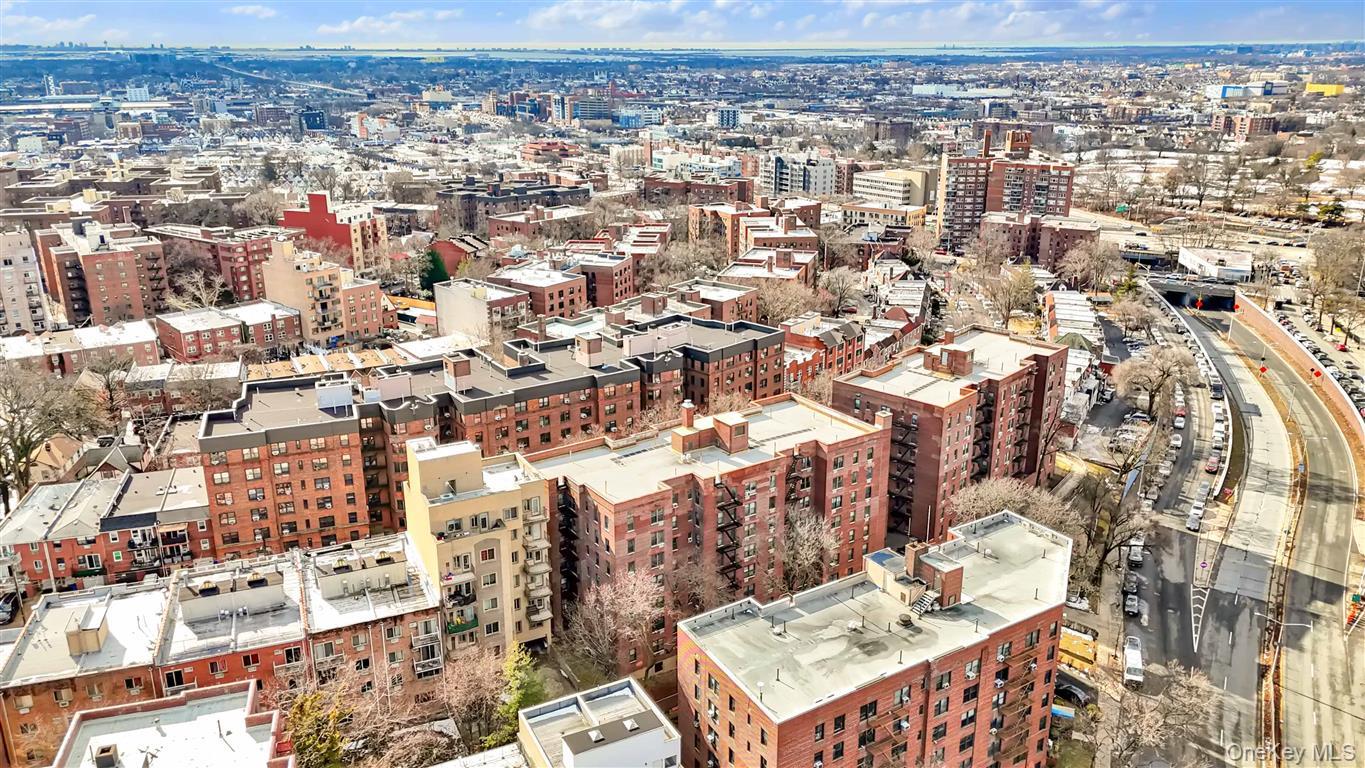 141-05 Pershing Crescent # 516, Briarwood, NY 11435