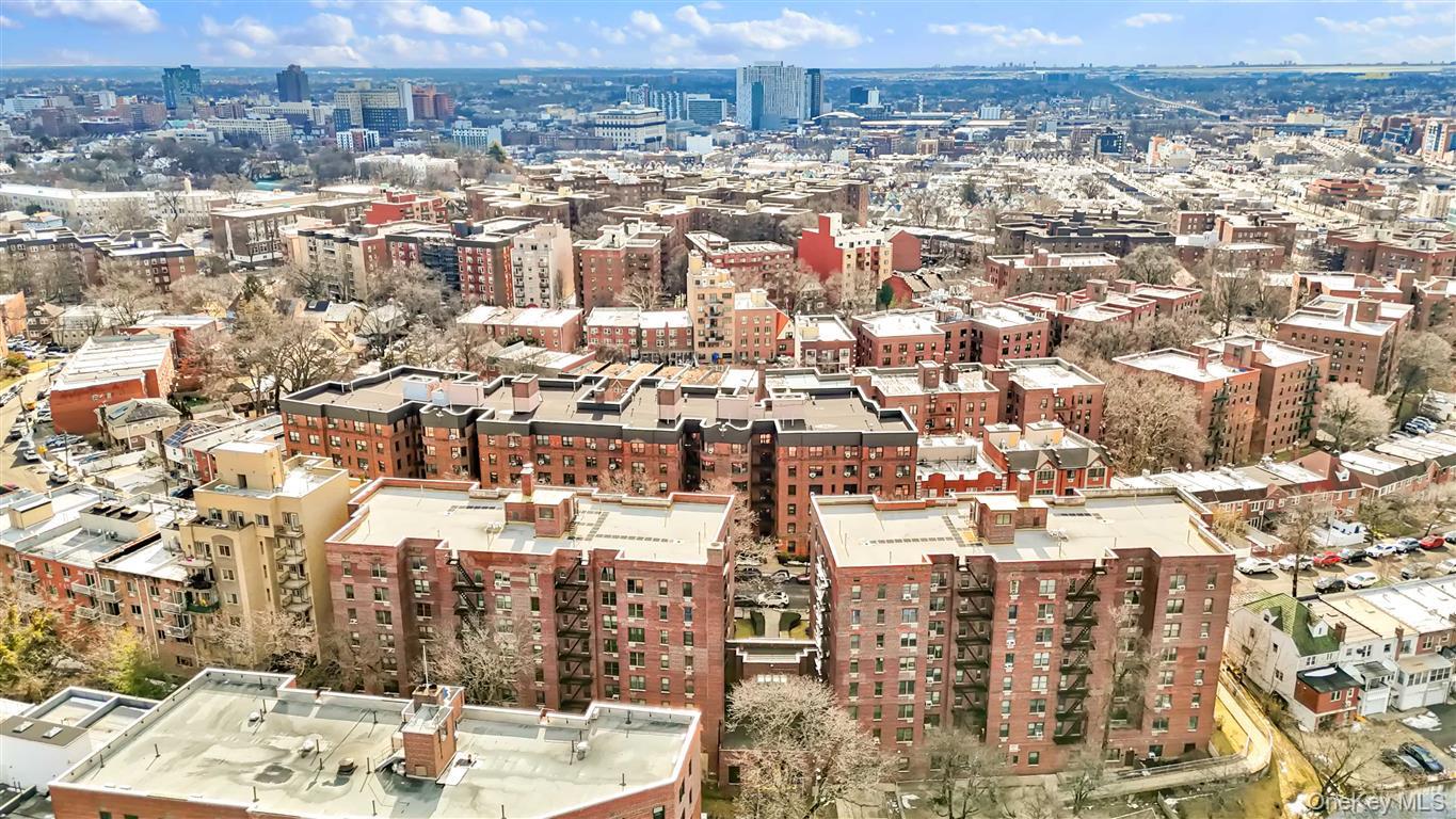 141-05 Pershing Crescent # 516, Briarwood, NY 11435