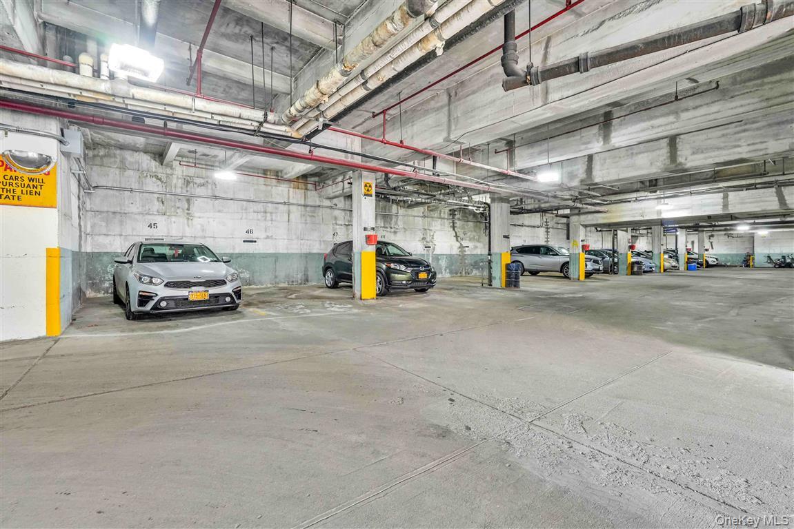 141-05 Pershing Crescent # 516, Briarwood, NY 11435