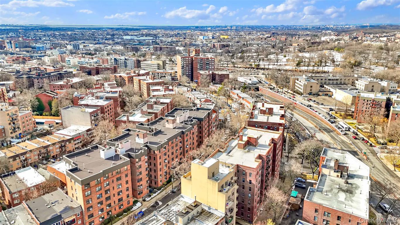 141-05 Pershing Crescent # 516, Briarwood, NY 11435