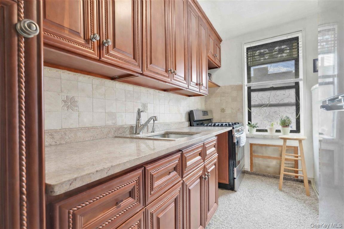 141-05 Pershing Crescent # 516, Briarwood, NY 11435