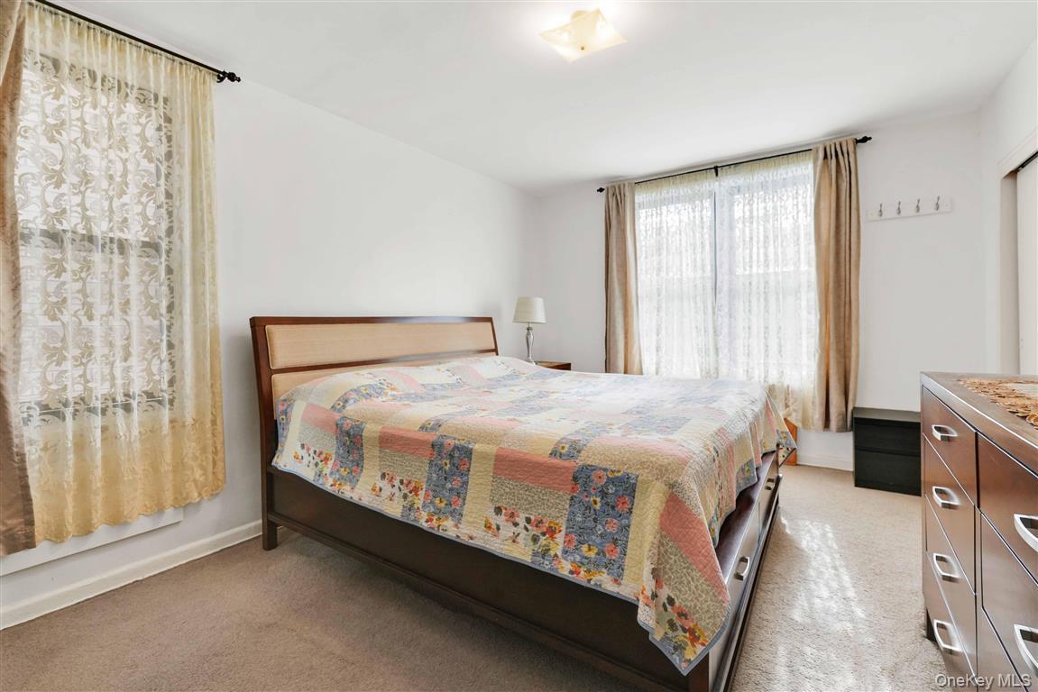 141-05 Pershing Crescent # 516, Briarwood, NY 11435