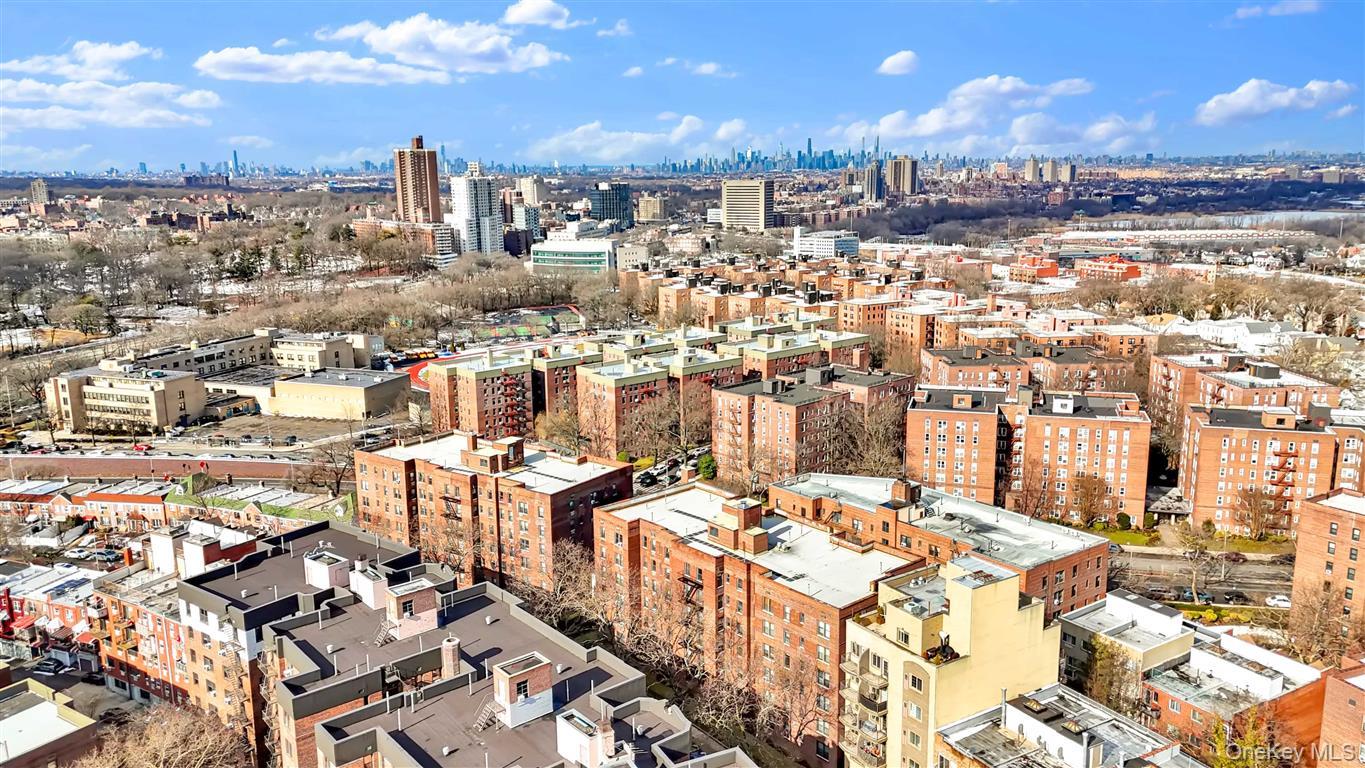 141-05 Pershing Crescent # 516, Briarwood, NY 11435