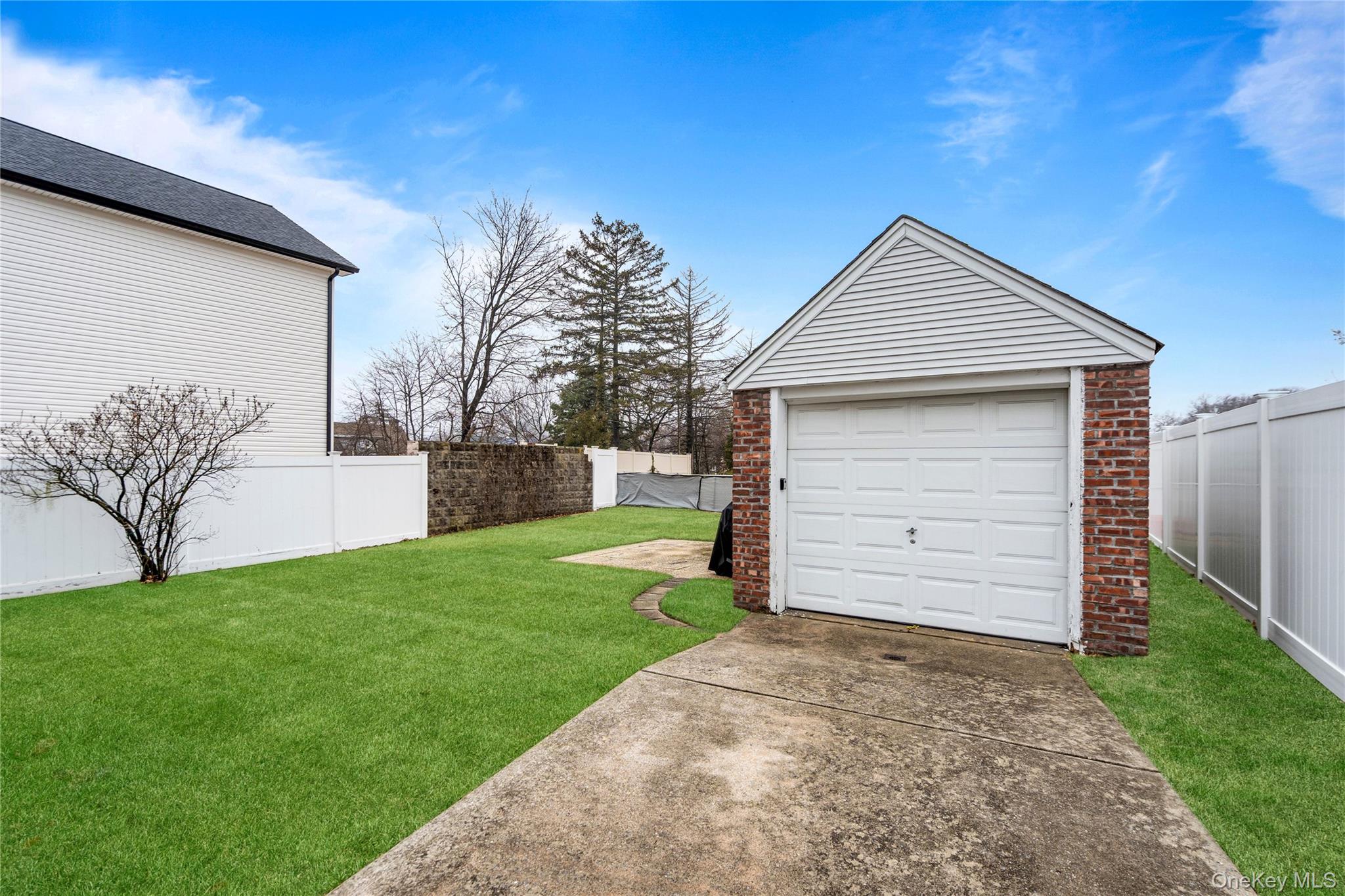 19 William Street, Valley Stream, NY 11580