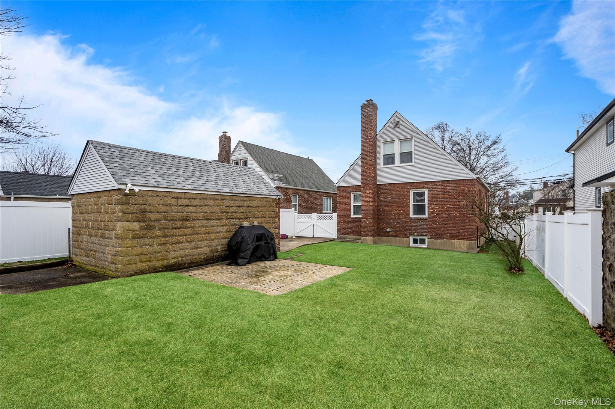 19 William Street, Valley Stream, NY 11580