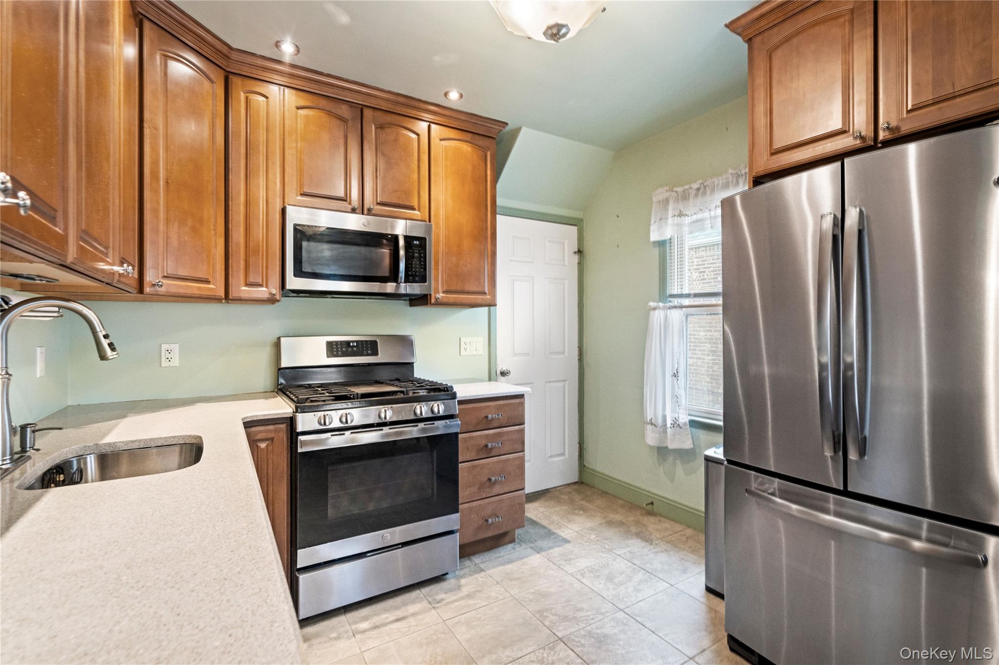 19 William Street, Valley Stream, NY 11580