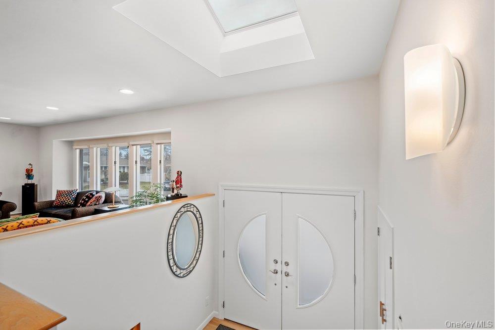 31 Prescott Place, Old Bethpage, NY 11804