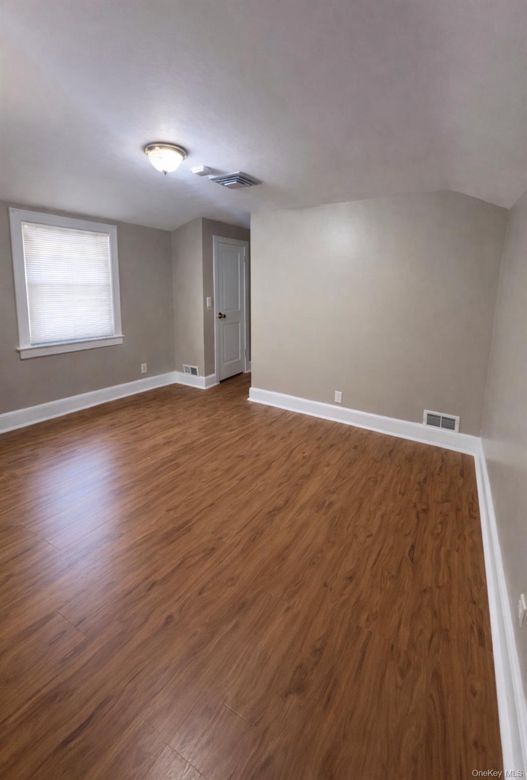 Lindenhurst, NY 11757