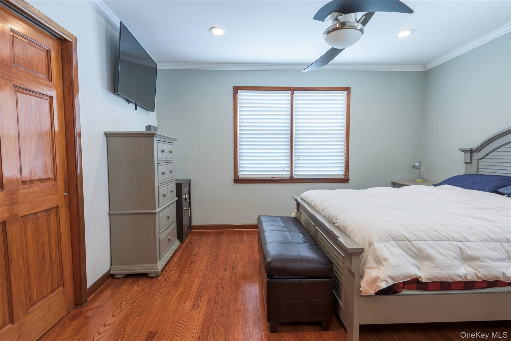 34 Pine Street, Hicksville, NY 11801