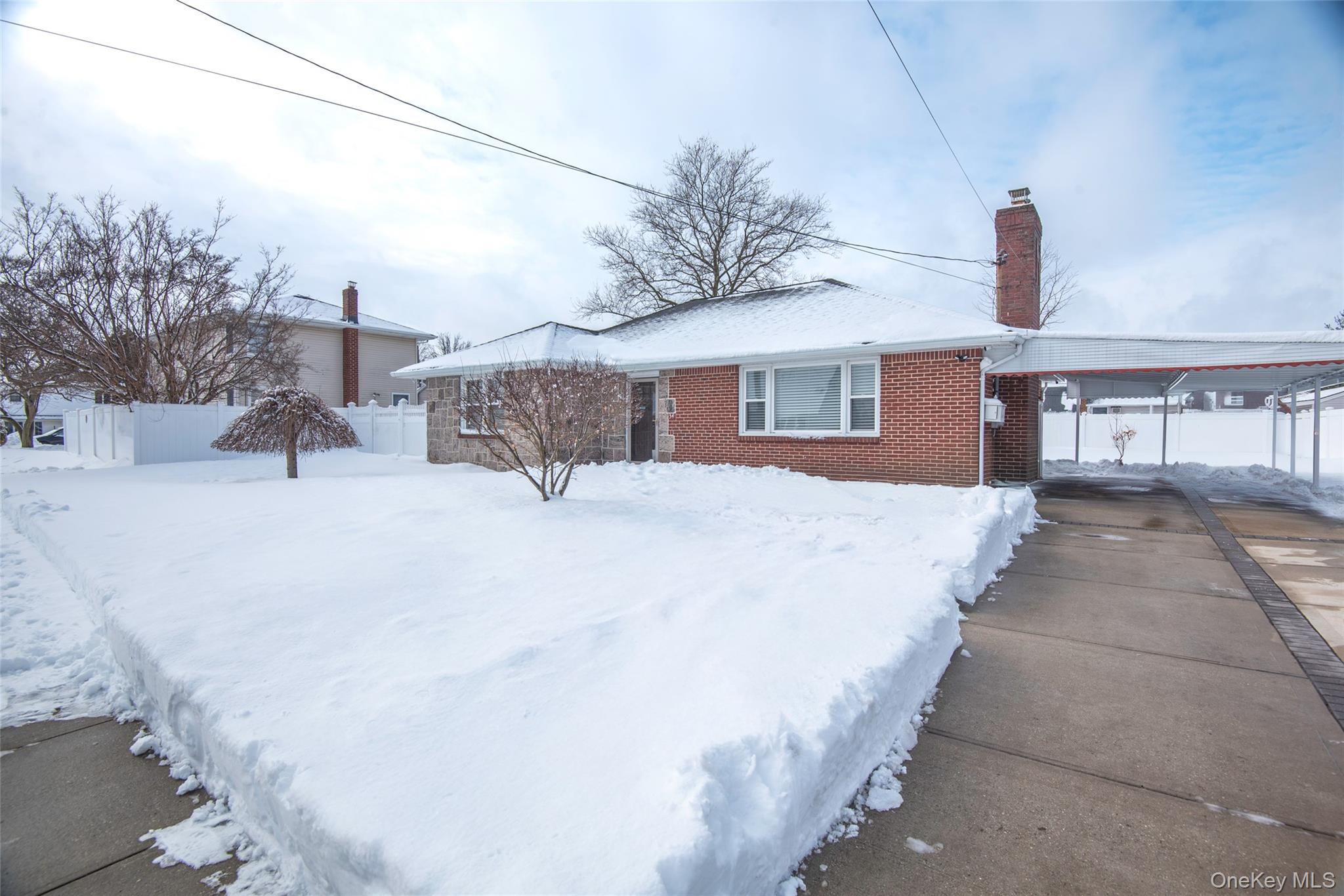 34 Pine Street, Hicksville, NY 11801