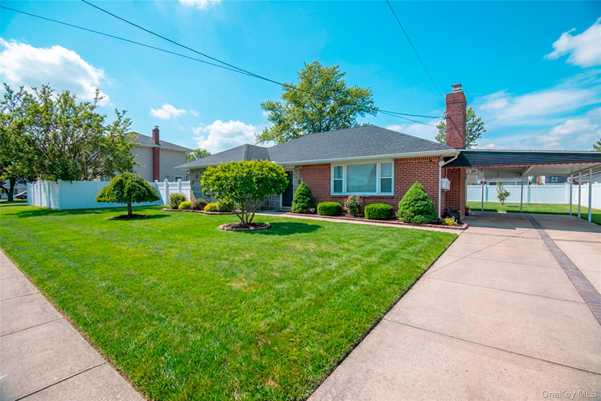 34 Pine Street, Hicksville, NY 11801