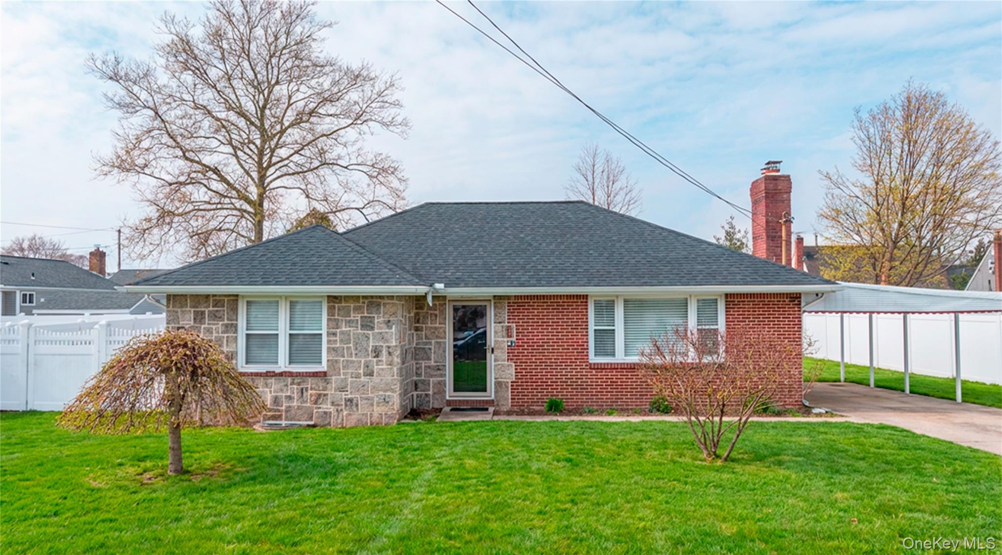 34 Pine Street, Hicksville, NY 11801